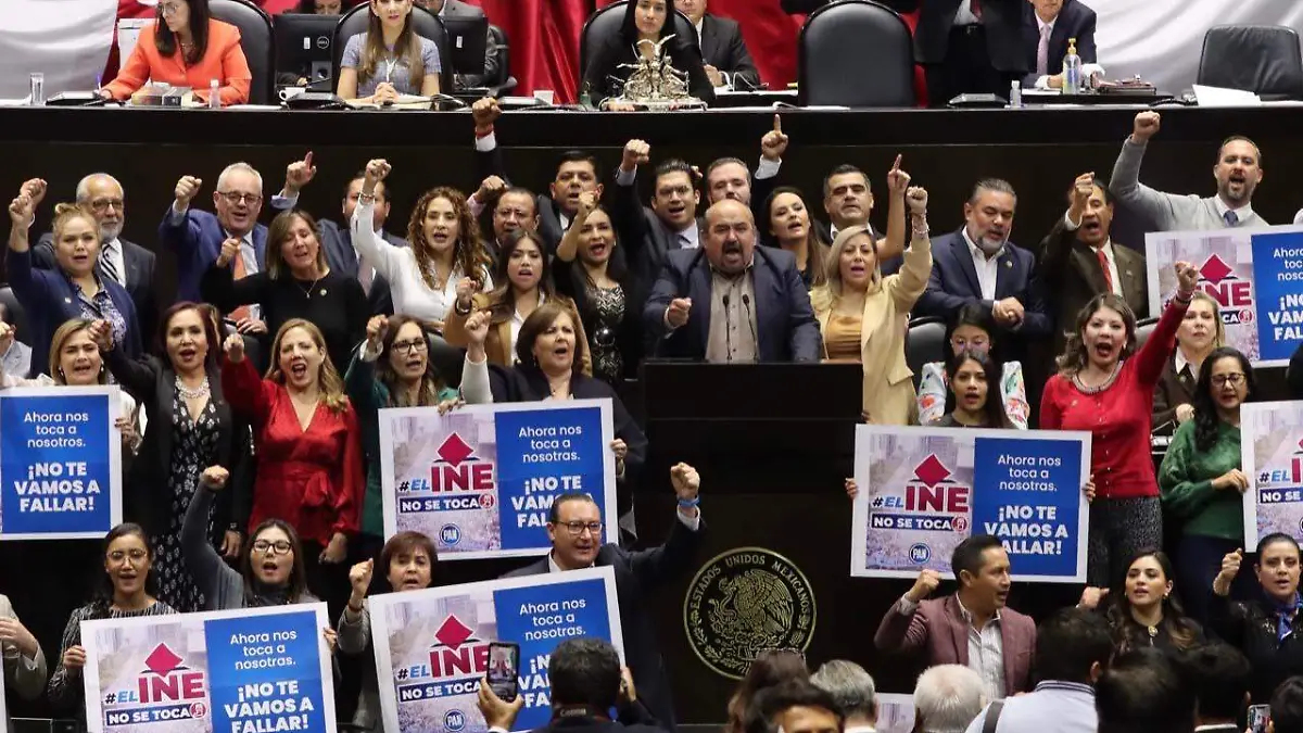 Sesión en Cámara de Diputados, discuten la agenda política. FOTO LAURA LOVERA (3)